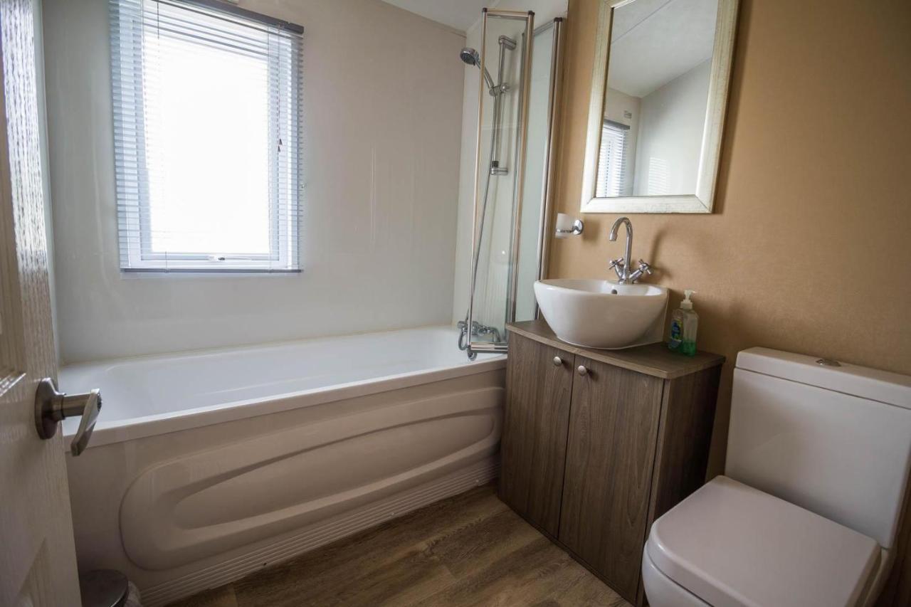 Barmston Stunning 6 Berth Lodge With Sea Views For Hire At Skipsea Sands Ref 41136Nf מראה חיצוני תמונה